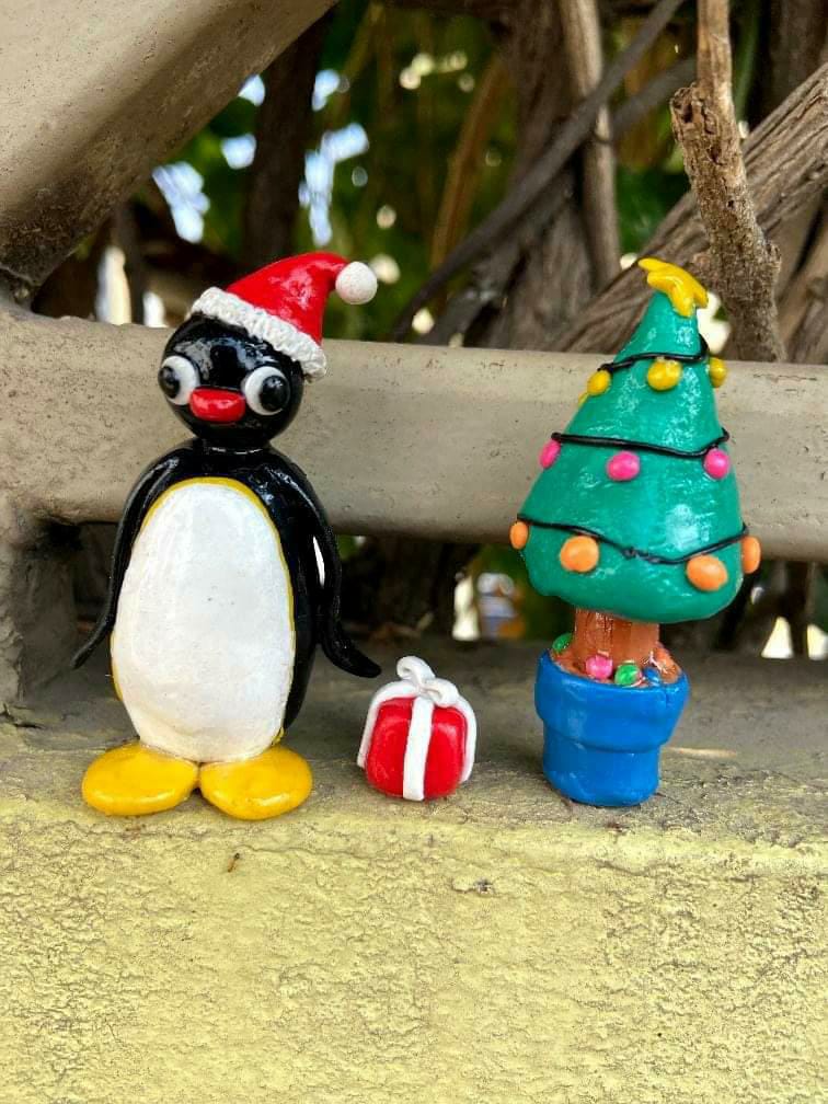 Chirstmas themed Pingu, Christmas tree and gift